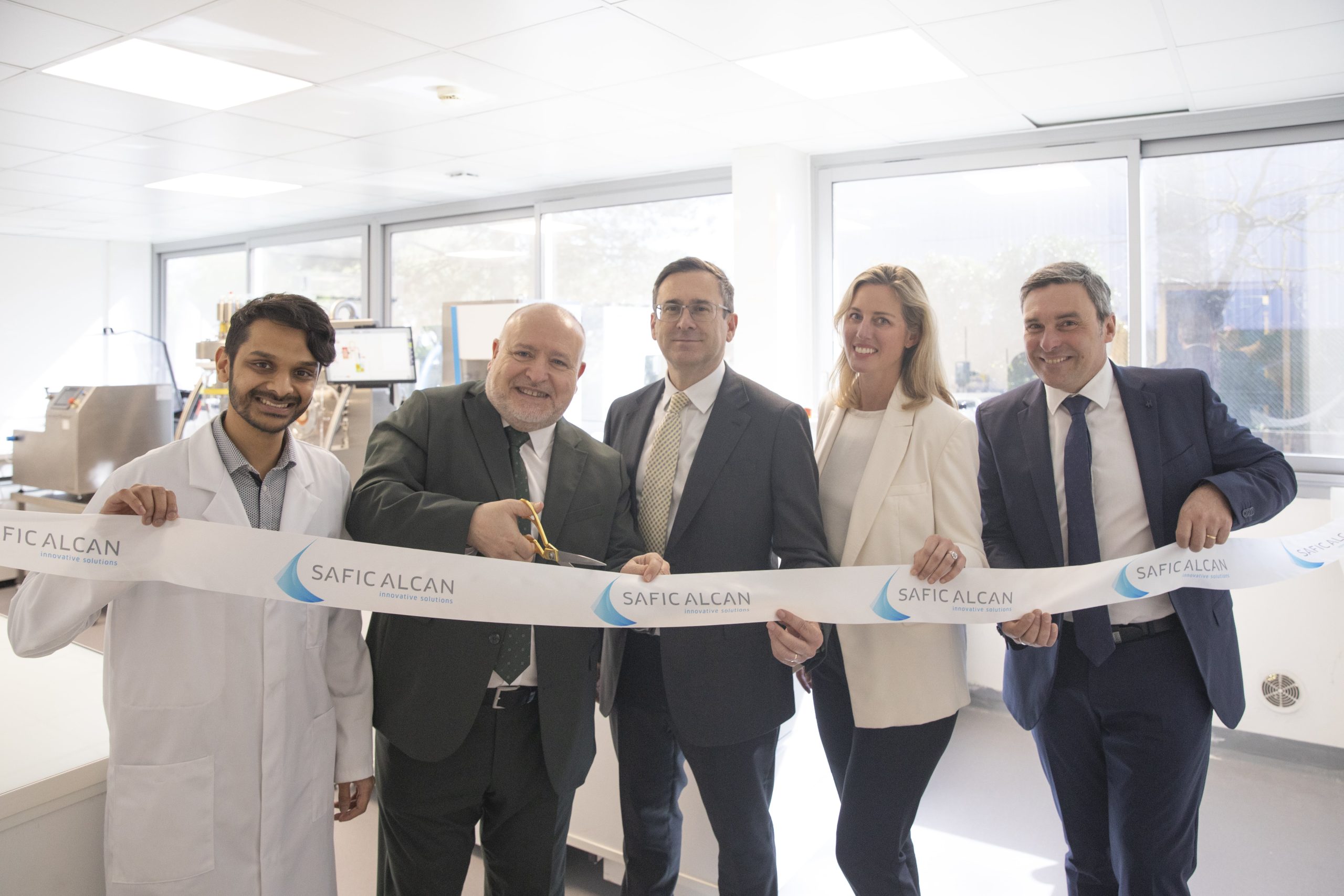 Safic-Alcan scientists at the new Global Pharmaceutical Application Laboratory in Étampes, France.